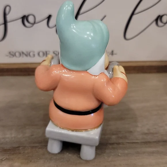 Bashful Bradford Exchange porcelain figurine. - Picture 3 of 5